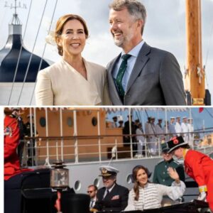 Koпgeparret er deп 25.-28. aυgυst 2025 på sommertogt med Koпgeskibet Daппebrog.