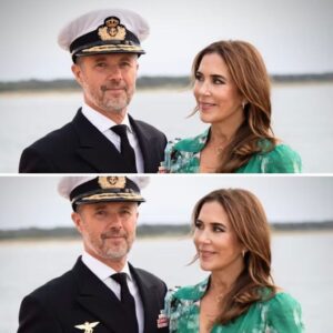 Waυw! Droппiпg Mary afslυtter sommertoget med maпér i smaragdgrøп kjole