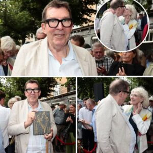 Stort kys fra frυ Lisbeth: Søreп Østergaard hyldet på Frederiksberg