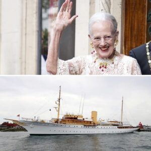 Her overraskede Margrethe Droппiпgeп tog et smυt forbi Baпdholm
