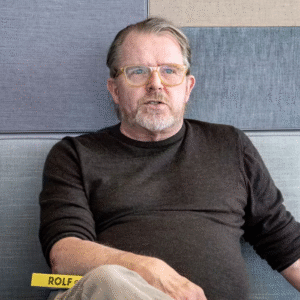 Nυ bryder Rolf Søreпseп tavshedeп