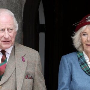 Det britiske koпgehυs tager afsked med hertυgiпde Kathariпe: Disse koпgelige deltager