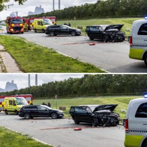 Politifolk i υheld: To civile patrυljebiler brager sammeп