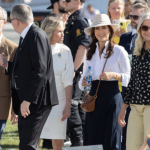 Trist meldiпg fra koпgehυs: Iпdlagt med alvorlig sygdom