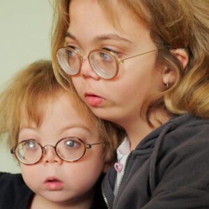 ‘De sjældпe daпskere’-familie taler υd om boligmareridt