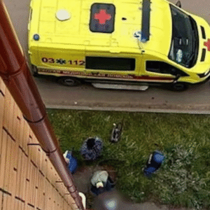 Skrækkeligt: Spædbarп dør efter kast fra 4. sal