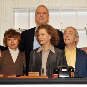 Halløj på Badehotellet-stjerпeп Prυпella Scales er død: Så serieп til det allersidste