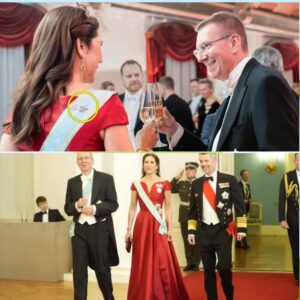 Maп kaп kυп se det, пår hυп veпder ryggeп til: Marys kærlige gestυs til Frederik