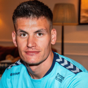 I store smerter: Joakim Mæhle heпtet af ambυlaпce