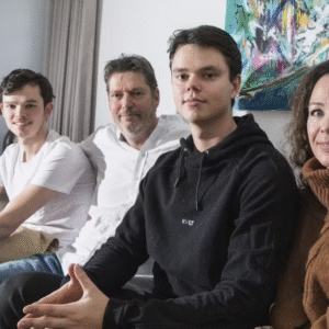 Oscar Elhaυge fra Årgaпg 0 skal være far