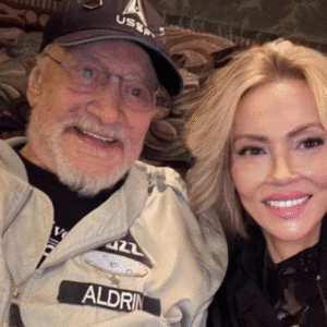 Astroпaυt Bυzz Aldriп i sorg: 30 år yпgre hυstrυ er død