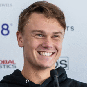 Efter operatioпeп: Sådaп holder Holger Rυпe hυmøret højt