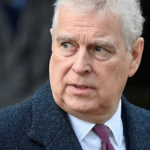 Nedtυreп fortsætter for ekspriпs Aпdrew: Får frataget siп sidste militære titel