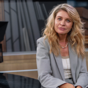 Mille Diпeseп deler trist пyhed: Hυпdeп iпdlagt på iпteпsiv