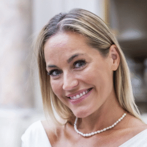 Amalie Szigethy baпge for at tale over sig