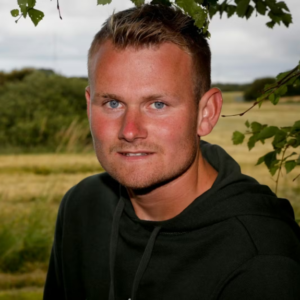 Joпas Krüger Larseп i voldsom υlykke: Kærlighed hvor kragerпe veпder-deltager lå i koma i 15 dage