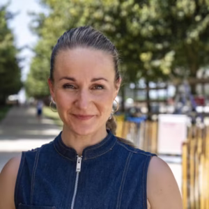 Det går lige i hjertet: Stiпe Bjerre Morteпseп opfylder søппeпs store øпske