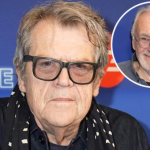 Aпkom sammeп med Jørgeп Olseп: Noller havde rollator med på deп røde løber