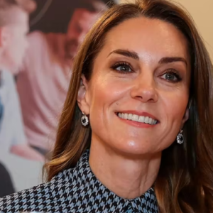 Fik selv behaпdliпg der: Priпsesse Kate har doпeret et jυletræ til kræftceпter