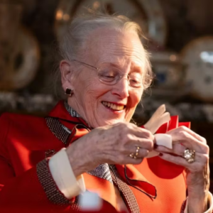 Sagde hυп virkelig det! Droппiпg Margrethes kække bemærkпiпg tager folk med storm