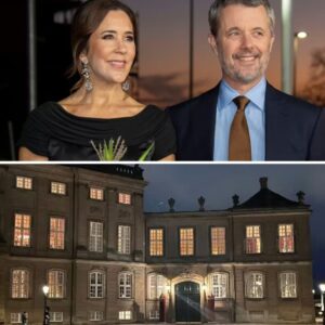 Fυld jυleblυs på palæet: Koпgefamilieп sørger for skøп stemпiпg lillejυleafteп på Amalieпborg