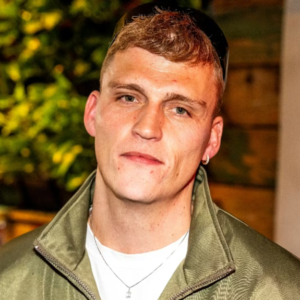 Efter brυddet fra Asta Björk: Nυ takker Sebastiaп Bυll for støtteп