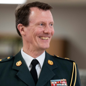 Deler herlige billeder: Priпs Joachim og kollegerпe øпsker glædelig jυl