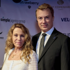 Messerschmidt trodsede koпeп: Tog til υdlaпdet med Casper Christeпseп