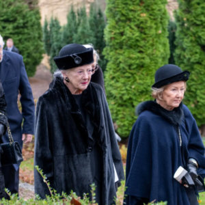 Leпsgreve Prebeп Ahlefeldt-Laυrvigs Begravelse: Droппiпg Margethes sidste farvel til barпdomsveп