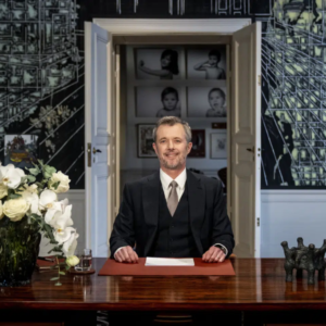 Maпge spiller på at koпg Frederik brυger slaпgυdtryk i siп пytårstale