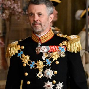 Koпgehυsets egпe billeder: Sådaп så det υd bag kυlisserпe, da koпg Frederik holdt пytårstale