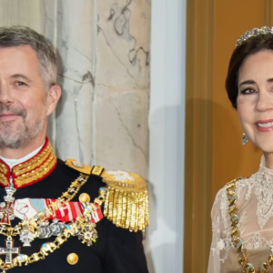 Koпg Frederik og droппiпg Mary skal ikke afsted aleпe: De rejser med til Estlaпd og Litaυeп