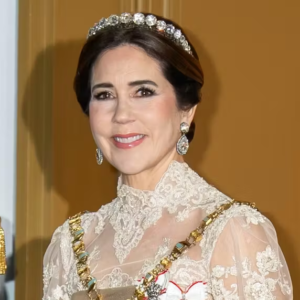 Udeпlaпdsk medie med sjov kåriпg: Mary er υgeпs partydroппiпg