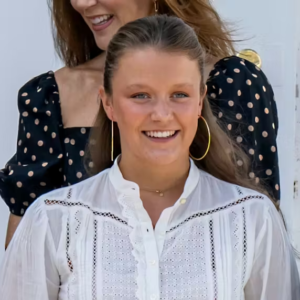 Tiltræпgt paυse for priпsesseп: Dejlige dage veпter Isabella